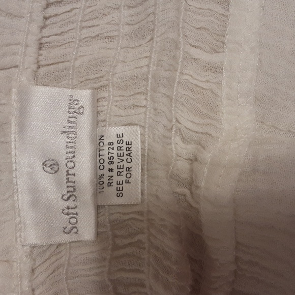 SOFT SURROUNDINGS - WHITE  Front Tie Keyhole Style Tank -  Size 17" Wide (L) - Picture 4 of 8